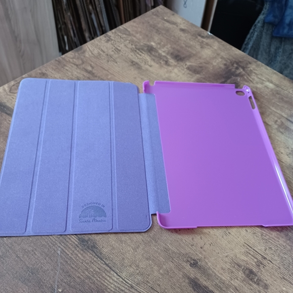 Ipad A generation purple cover - Picture 2 of 4